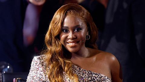 Motsi Mabuse zeigt ihre Tochter. - Foto: IMAGO / Panama Pictures