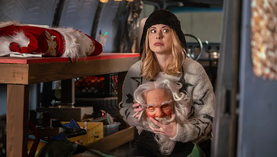 Alexandra Breckenridge als Taylor in „My Secret Santa“.