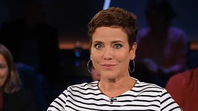 Muriel Baumeister, glücklich bei der NDR-Talkshow. - Foto: Imago/ Stephan Wallocha