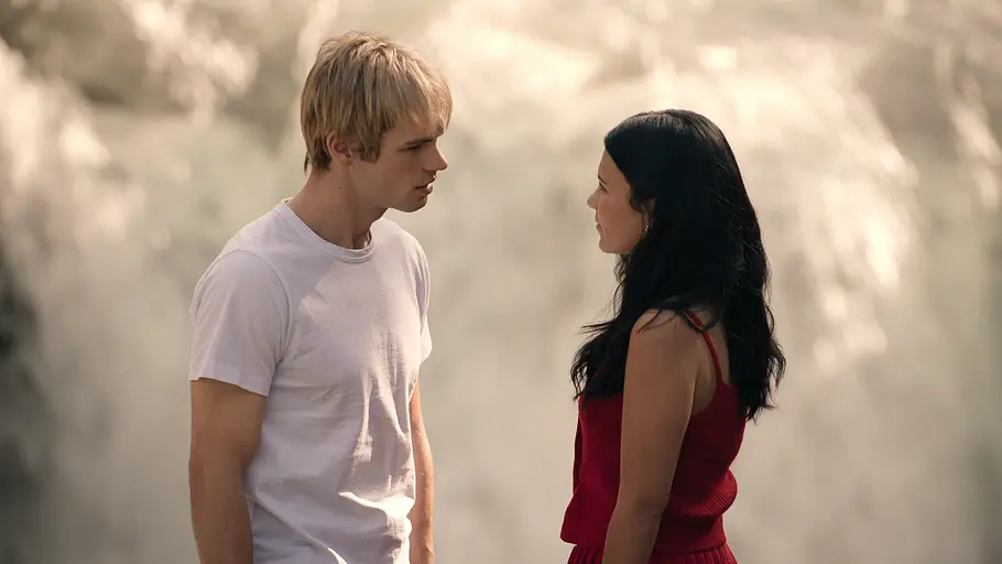 Jackie und Cole führen ein ernstes Gespräch.