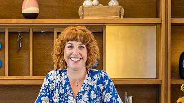 „First Dates Hotel“-Aline lächelt in die Kamera - Foto: RTL/Bernd Michael-Maur „First Dates Hotel“-Aline lächelt in die Kamera - Foto: RTL/Bernd Michael-Maur