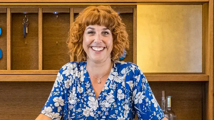 Nach ihrem Aus bei „First Dates Hotel“ meldet sich Aline emotional zu Wort „First Dates Hotel“-Aline lächelt in die Kamera