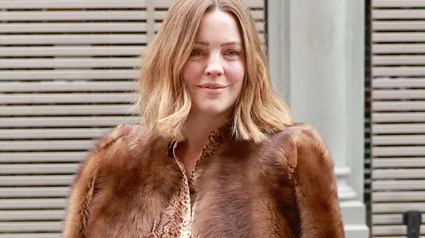 Melissa George bei der Paris Fashion Week im Oktober 2025. - Foto: IMAGO / Bestimage Melissa George bei der Paris Fashion Week im Oktober 2025. - Foto: IMAGO / Bestimage