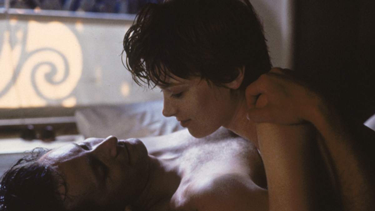 Bridget Fonda sexy