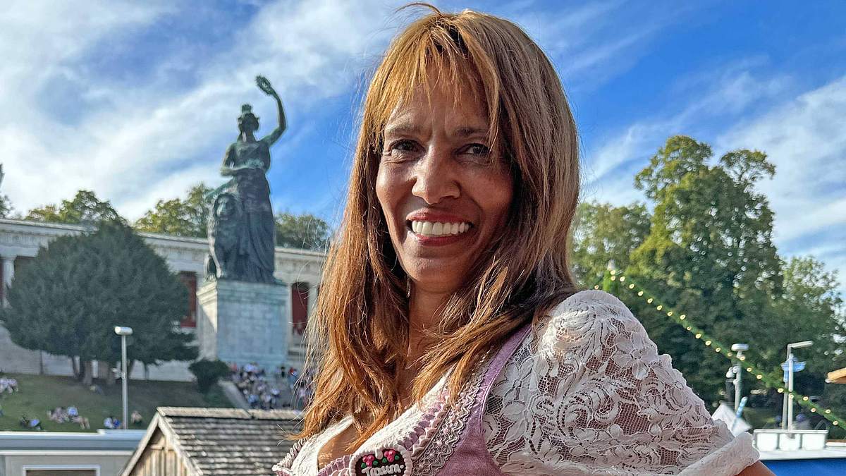 Naddel ist tot: erste Details zur Beerdigung Naddel strahlt im Dirndl. Nach ihrem Tod gibt es erste Details zur Beerdigung