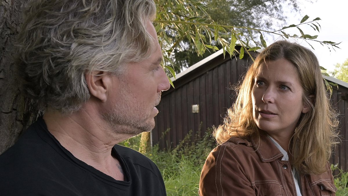 Nächste Ausfahrt Glück: Juri (Dirk Borchardt) und Katharina (Valerie Niehaus) im Gespräch