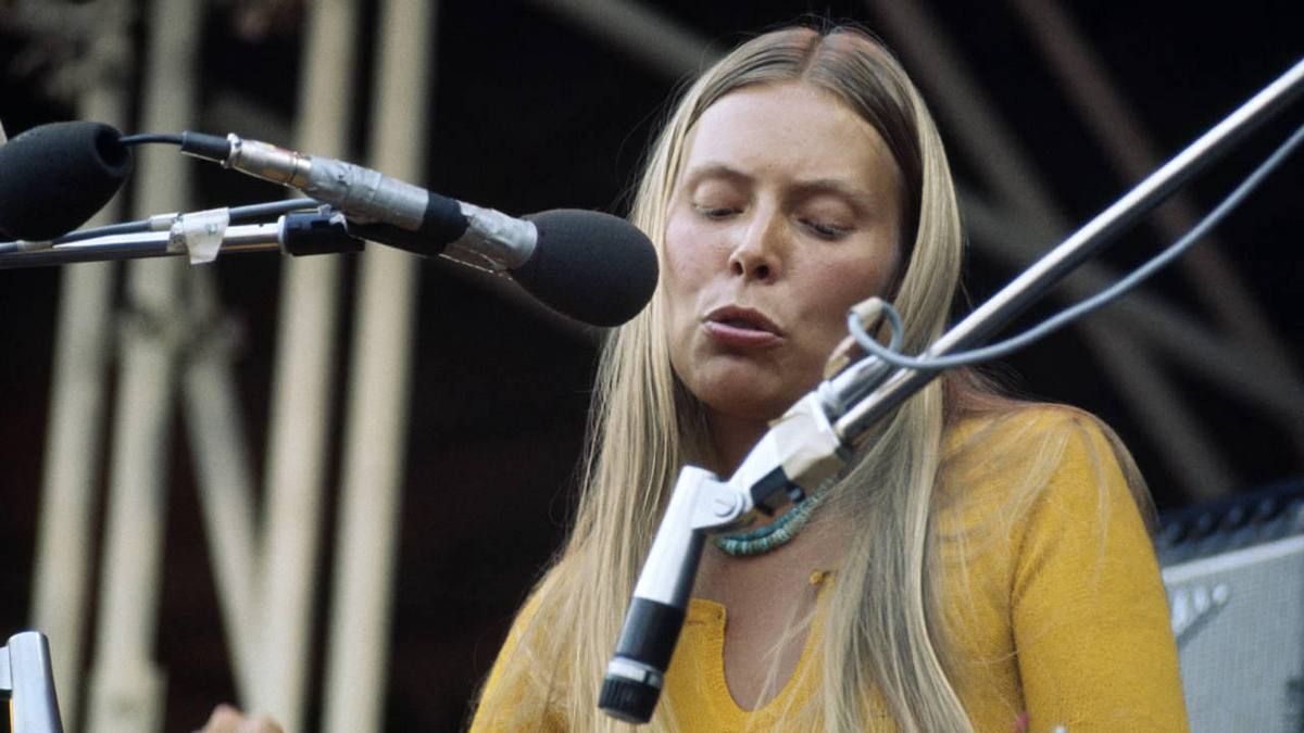 Joni Mitchell - Both Sides Now - Live at the Isle of Wight Festival 1970 Joni Mitchell - Both Sides Now - Live at the Isle of Wight Festival 1970