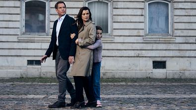 Michael Weatherly als Tony DiNozzo, Cote de Pablo als Ziva David und Isla Gie als Tali in der Serie „NCIS: Tony & Ziva“. - Foto: Paramount+