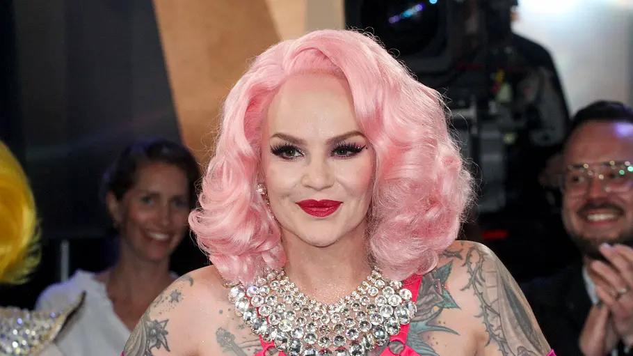 Belle la Donna Belle la Donna Hamburger Burlesque Kuenstlerin, Saengerin, Tarnzerin zu Gast in der NDR Talkshow unter dem Motto 400 Jahre Reeperbahn Spezial aus dem NDR 3 Studio am Freitag 21.AUGUST 2026 in Hamburg