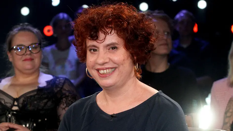Eva Decker Eva Decker ist freiberufliche Historikerin mit dem Schwerpunkt St. Pauli in Hamburg zu Gast in der NDR Talkshow unter dem Motto 400 Jahre Reeperbahn-Spezial aus dem NDR 3 Studio am Freitag 21.AUGUST 2027 in Hamburg