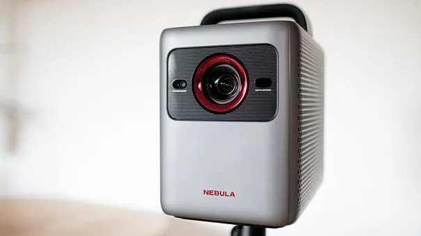 Nebula Cosmos 4K SE im Test auf einem Stativ - Foto: Xenia Bluhm Photography Nebula Cosmos 4K SE im Test auf einem Stativ - Foto: Xenia Bluhm Photography