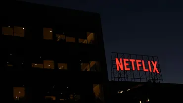 Das Netflix-Logo auf dem Dach eines Bürogebäudes in Los Angeles - Foto: IMAGO / NurPhoto Das Netflix-Logo auf dem Dach eines Bürogebäudes in Los Angeles - Foto: IMAGO / NurPhoto