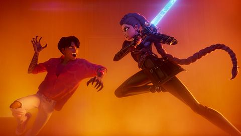 Rumi und Jinu bekämpfen einander. Er hat seine Krallen ausgefahren und sie zückt ihr Laserschwert - Foto: NETFLIX