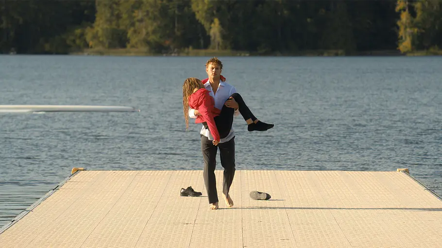 Netflix-Serie „Crew Girl“ Bild zeigt Charaktere aus der Netflix-Serie „Crew Girl“.