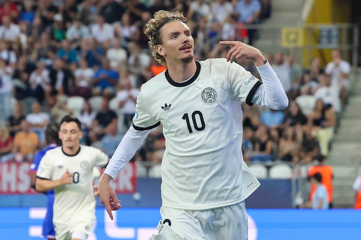 Nick Woltemade jubelt nach seinen Toren beim U21-EM-Halbfinale mit Deutschland