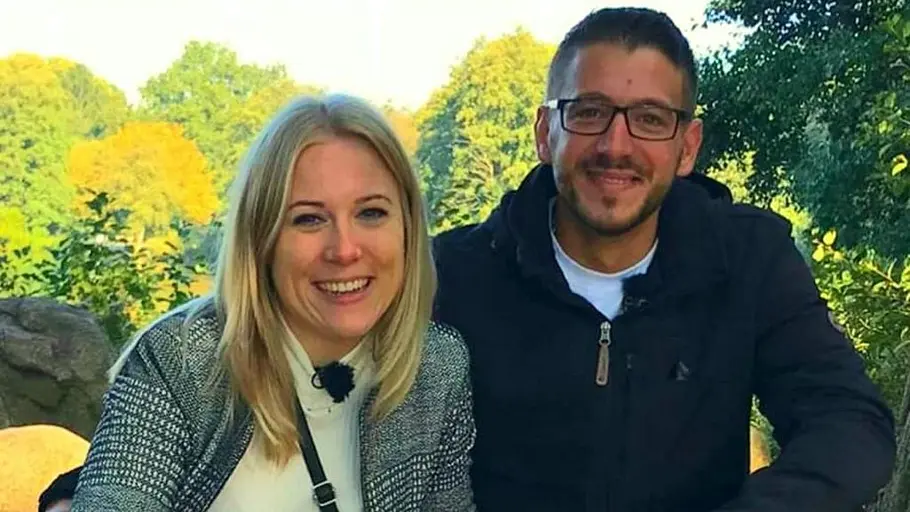 Nicole und René, hier lachend mit Hund, nahmen beide an Hochzeit auf den ersten Blick teil, fanden jedoch erst danach zusammen. Jetzt hat sie ihr zweites Baby bekommen - allerdings ohne ihn.