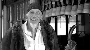 Niklaus Schälin mit langem Bart und einem Lächeln. - Foto: Archivbild Niklaus Schälin mit langem Bart und einem Lächeln. - Foto: Archivbild