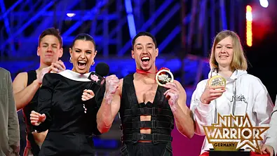 Laura Wontorra, René Casselly und Nicola Wulf beim Finale der 9. Staffel Ninja Warrior Germany - Foto:  RTL / Markus Hertrich
