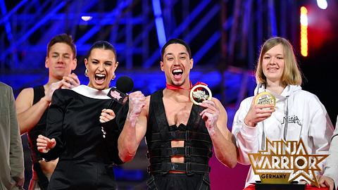 Laura Wontorra, René Casselly und Nicola Wulf beim Finale der 9. Staffel Ninja Warrior Germany - Foto:  RTL / Markus Hertrich