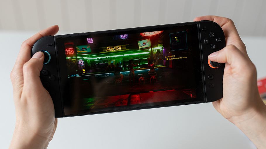 Eine Switch 2 mit Cyberpunk 2077 