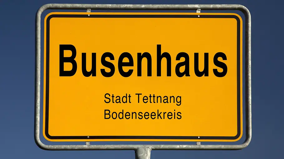 Das Ortsschild von Busenhaus.