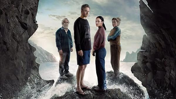 Das Poster zur Netflix Serie The Survivors - Der Sturm zeigt vier Personen auf einer Klippe - Foto: TMDB