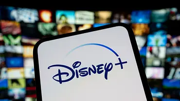 Smartphone mit Disney+-Logo vor einem bunten Hintergrund. - Foto: IMAGO / NurPhoto Smartphone mit Disney+-Logo vor einem bunten Hintergrund. - Foto: IMAGO / NurPhoto