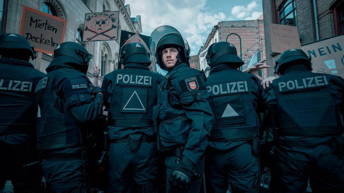 Allein zwischen den Fronten Allein zwischen den Fronten
