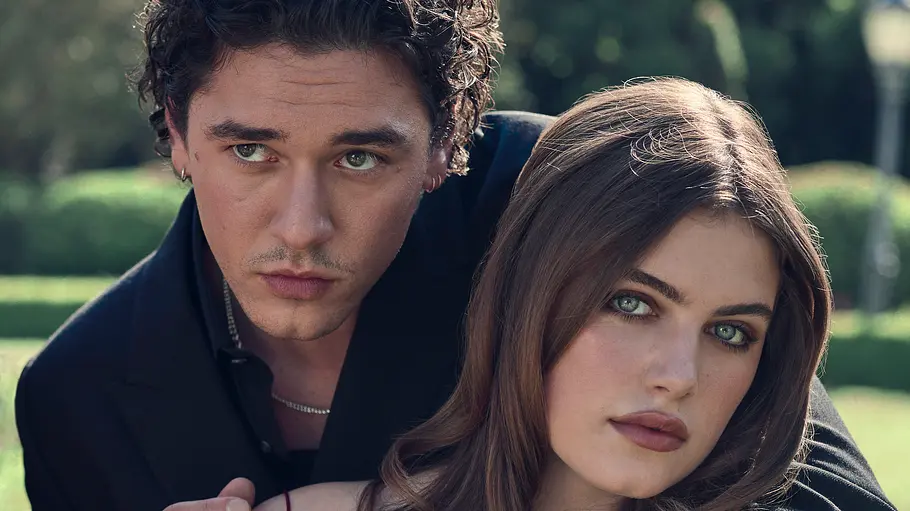 „Off Campus“: Das sagt die Showrunnerin zu den Gender-Pay-Gap-Vorwürfen Ella Bright and Belmont Cameli in „Off Campus“
