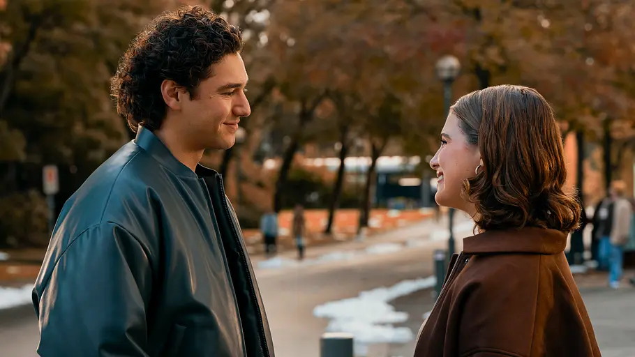 Garrett (Belmont Cameli) und Hannah (Ella Bright) Garrett (Belmont Cameli) und Hannah (Ella Bright) kommen am Ende der ersten „Off Campus“-Staffel zusammen.