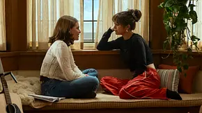 Wird Hannahs (Ella Bright) beste Freundin Allie (Mika Abdalla) in „Off Campus“ Staffel 2 die Hauptrolle spielen? - Foto: Liane Hentscher/Prime Video