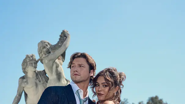 Mika Abdalla und Stephen Kalyn in „Off Campus - Foto: Courtesy of Prime Video / © Amazon Content Services LLC Mika Abdalla und Stephen Kalyn in „Off Campus - Foto: Courtesy of Prime Video / © Amazon Content Services LLC