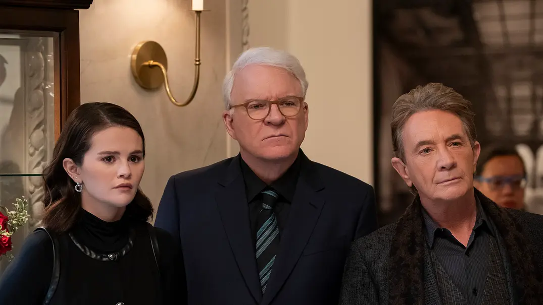 Selena Gomez, Steve Martin und Martin Short bei einer Szene von Only Murders in the Building - Foto: Patrick Harbron / Disney