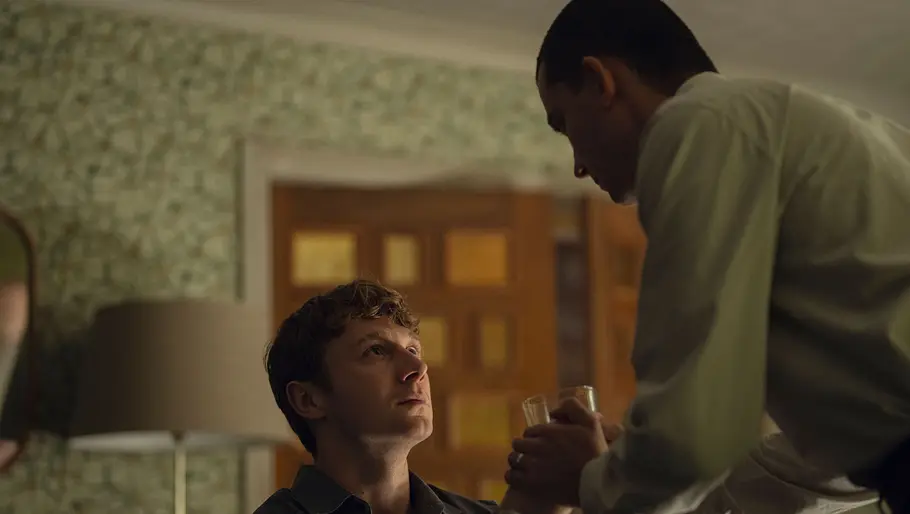 Unchosen: Aston McAuley als Isaac und Asa Butterfield als Adam. 