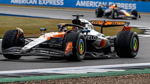 Oscar Piastri, der für das McLaren F1 Team beim Formel-1-Grand-Prix von Großbritannien 2025 auf dem Silverstone Circuit in Silverstone fährt. - Foto: IMAGO / Michael Potts
