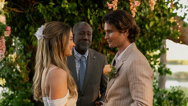 John B. und Sarah heiraten. - Foto: JACKSON LEE DAVIS/NETFLIX