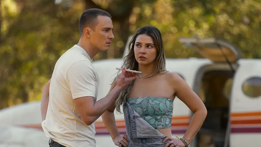Rafe und Sarah in „Outer Banks“ Drew Starkey als Rafe und Madelyn Cline als Sarah Cameron in Staffel 5 von „Outer Banks“.