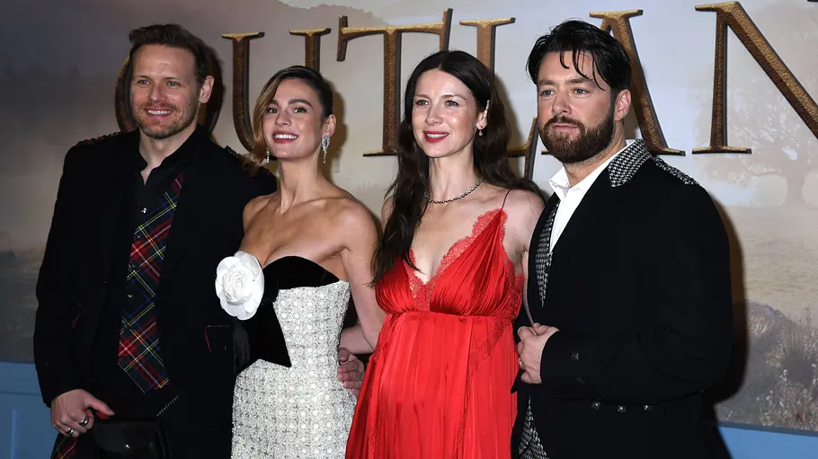 „Outlander“-Premiere in New York: Cast feiert finale Staffe Sam Heughan, Sophie Skelton, Caitriona Balfe und Richard Rankin bei der Weltpremiere der finalen „Outlander“-Staffel in New York