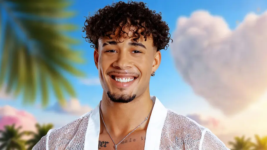 Nelson Henry ist dabei. Nelson Henry hat seine Hände in die Hüfte gestemmt.