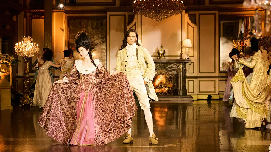 GNTM Folge 12 Antonia und Louis beim Ballroom-Dance-Walk.
