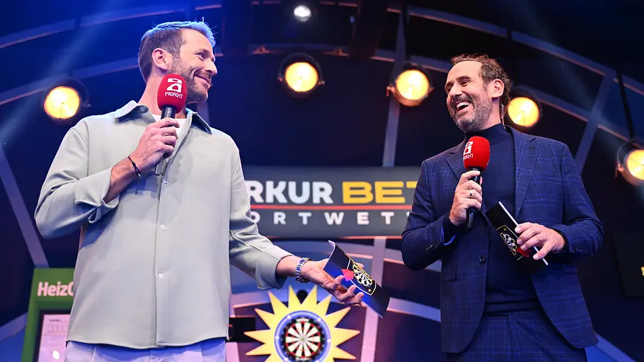 Promi Darts WM 2026 Christian Düren und Elmar Paulke moderieren die Promi Darts WM.