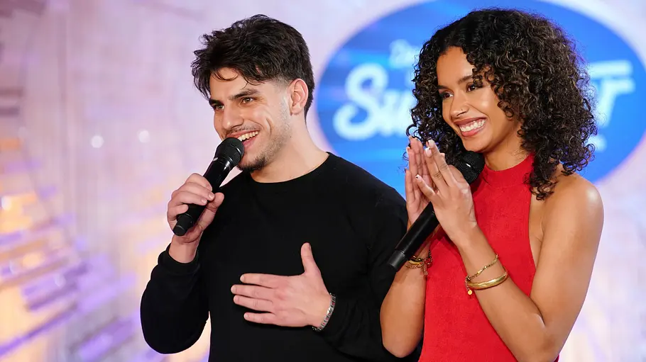 Paco und Noemi. Noemi Stefaniak und Paco Lazar Simic beim Recall von DSDS am Mikrofon