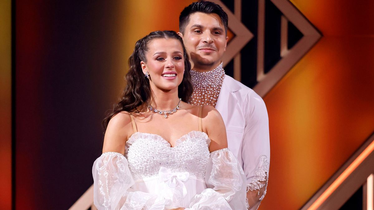 Patricija Ionel und ihr Mann Alexandru wollen vorerst keine Kinder mehr. Alexandru und Patricija Ionel in weiß, beide lächeln glücklich.