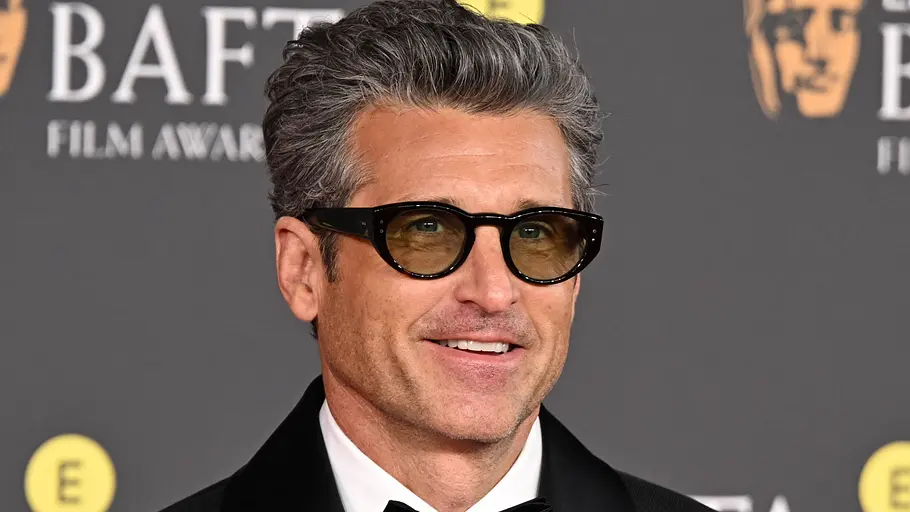 Patrick Dempsey bei den BAFTA Film Awards Patrick Dempsey im schwarzen Smoking und Brille bei den BAFTA Film Awards