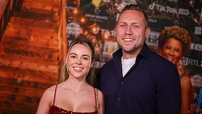 Annelie Henze und Partner Patrick Romer auf dem Roten Teppich. - Foto: Imago/Reichwein