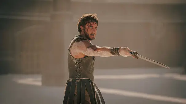 Paul Mescal als Gladiator in Arena - Foto: xParamountxPicturesx