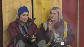 Désirée Nick und Laura Blond im Gespräch. - Foto: Joyn