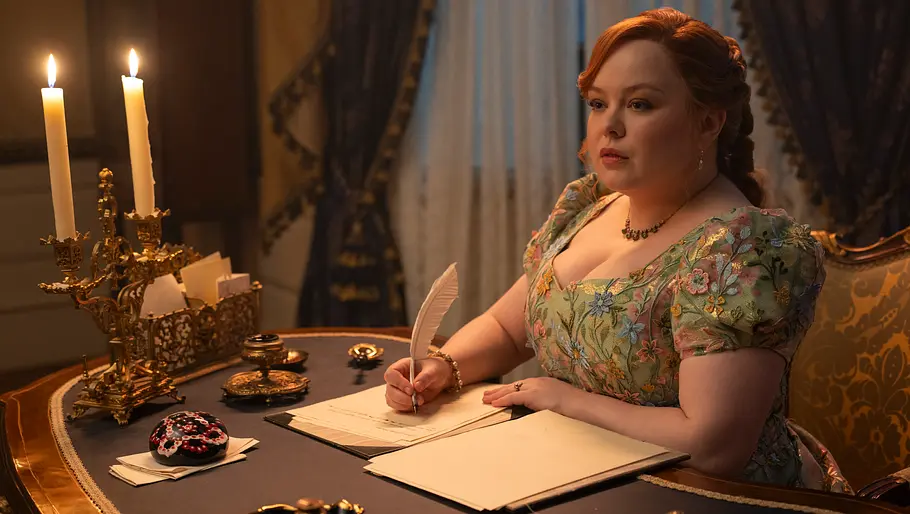 Penelope Bridgerton aka Lady Whistledown Penelope Bridgerton schreibt einen Entwurf für ihre nächste Kolumne.