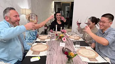 v.l.n.r.: Nico, Charlotte, Zeynep, Elena und Philip bei Perfekte Dinner - Foto: Credit: RTL / ITV Studios Germany v.l.n.r.: Nico, Charlotte, Zeynep, Elena und Philip bei Perfekte Dinner - Foto: Credit: RTL / ITV Studios Germany