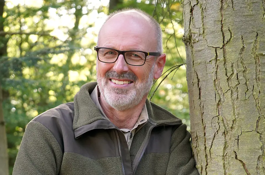 Peter Wohlleben im Wald.